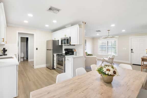 Sunshine Breeze Retreat - Image 1